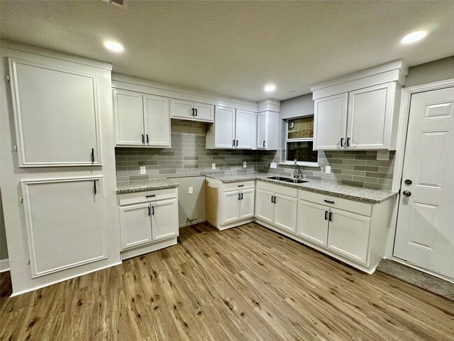 Photo - 10210 Ashville Dr