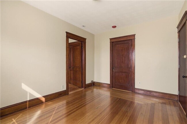 Photo - 984 York Ave Unidad 2L