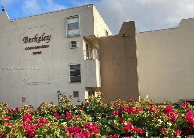 Building Photo - 10900 SW 104th St Unit 410