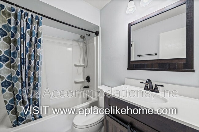 3310 Iroquois Ln