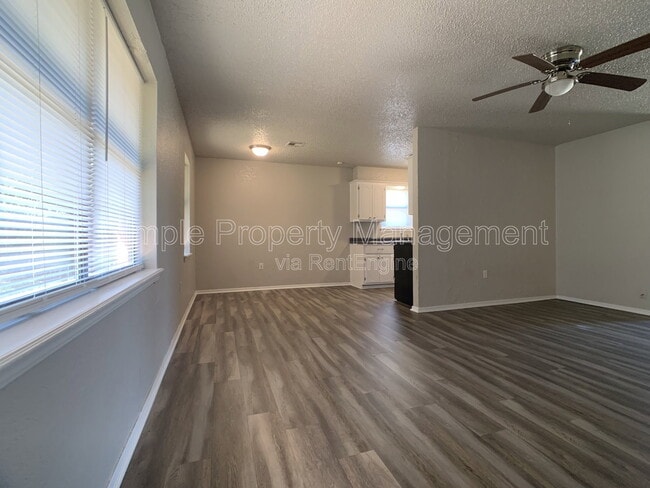 Photo - 14206 NE 4th St