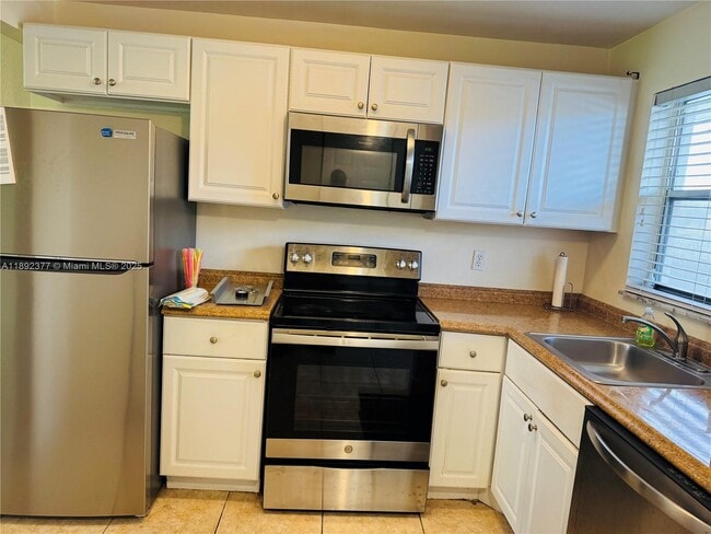 Photo - 8110 Sunrise Lakes Blvd Unidad 109