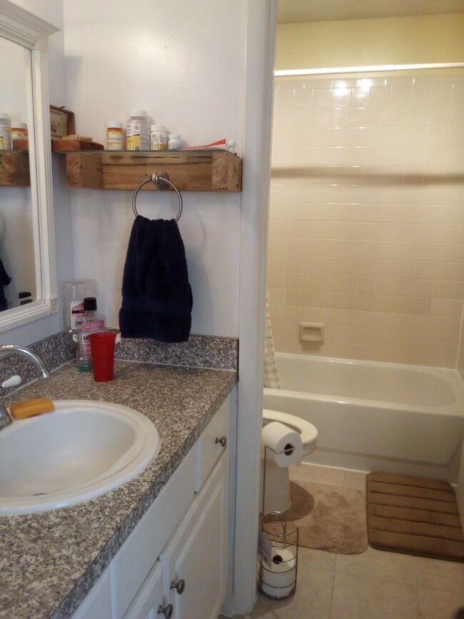 Building Photo - 3580 Sable Palm Ln Unit C