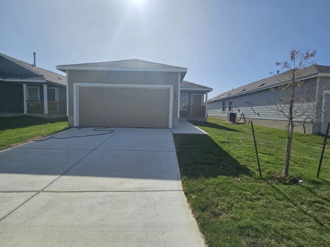 Building Photo - "Charming 3-Bed Sanctuary with Granite Elegance in San Antonio! Voucher Accepted! "