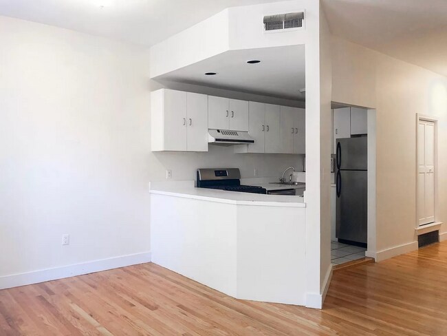 20 Symphony Rd Unit 2
