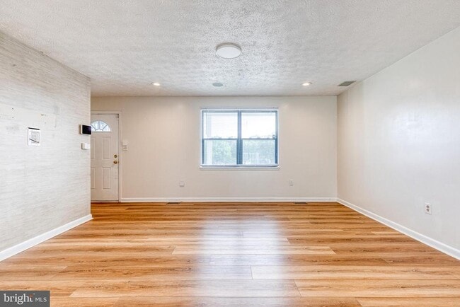 Photo - 1577 Loring Ct