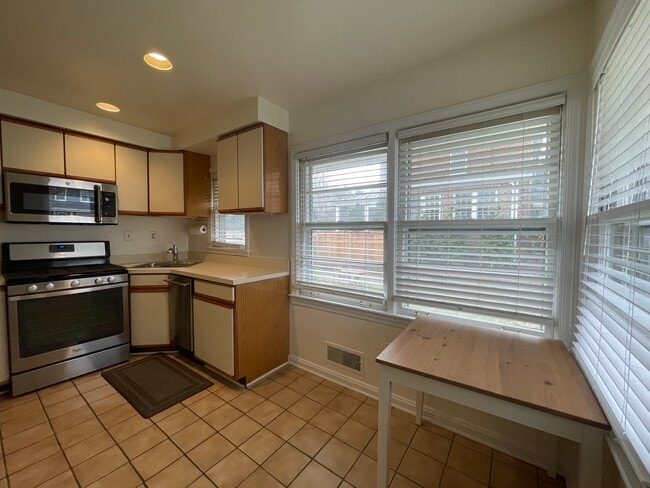 Photo - 306 Russell Rd