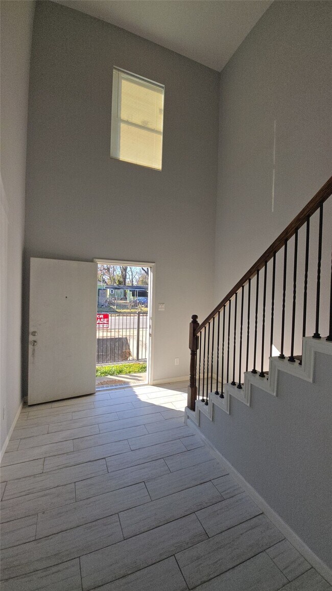 Photo - 8203 Oak Knoll Ln Unit B