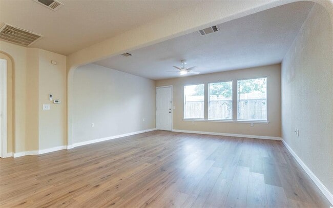 Photo - 7106 Thannas Way