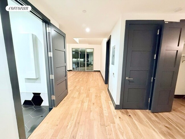 Photo - 10 Montieth St