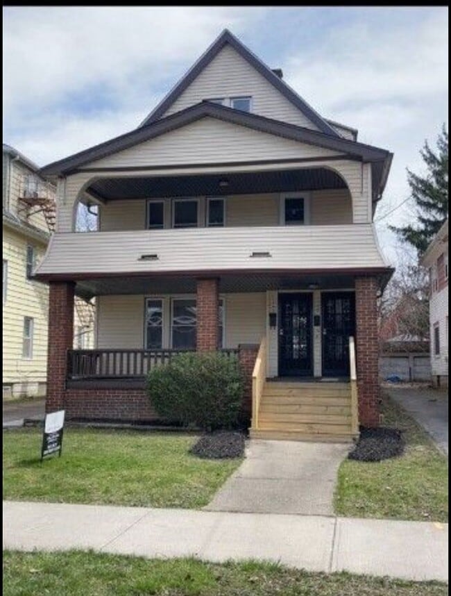 Building Photo - 3645 E 146th St Unit THREE Rental