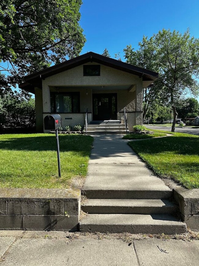 Building Photo - 3 Bedroom, 1 Bathroom Single Family Home - Staples