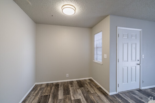 1BR, 1BA - 740SF - Dining Room