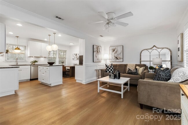 Building Photo - 405 Hillcrest Dr