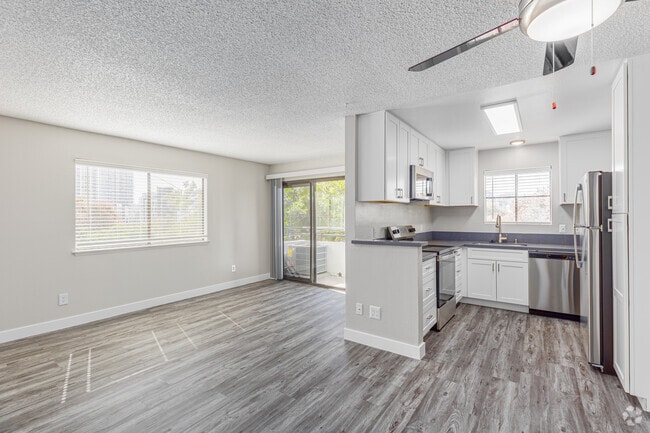 2BR, 2BA - 965SF - Living and Kitchen