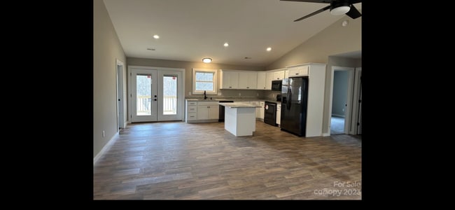 Photo - 923 Newfound Rd