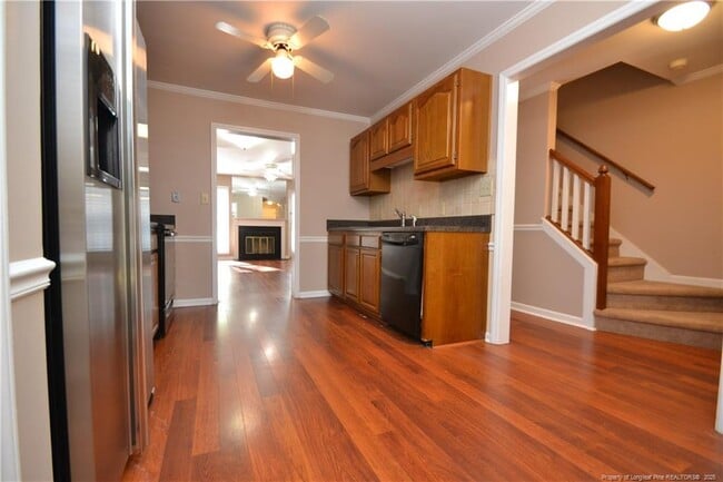 Photo - 121 Planetree Ln