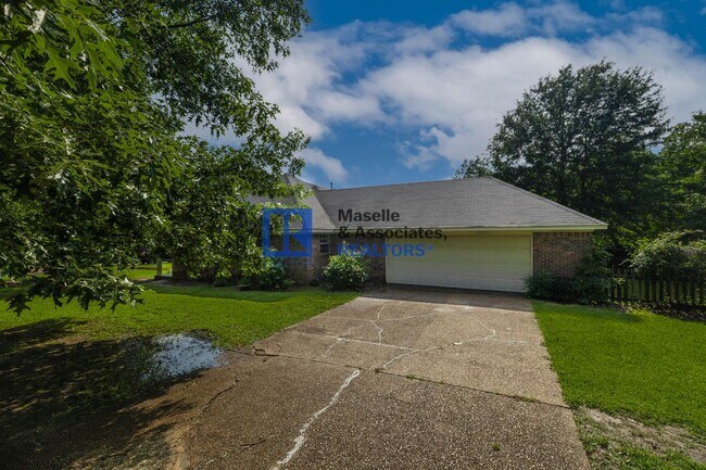 Photo - 3 Bed/2 Bath House on a Corner lot in Brandon