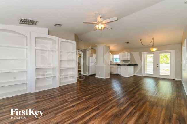 Photo - 904 NW 8th Pl