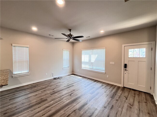 Photo - 1452 Sligo St