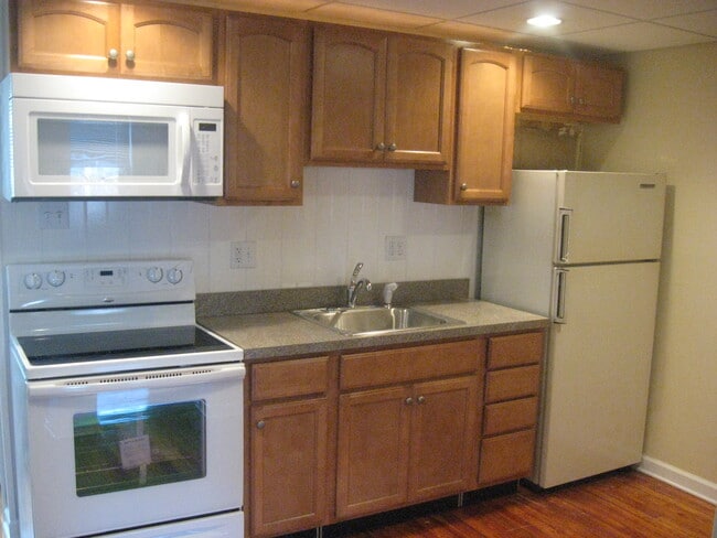 Building Photo - 132 W Laurel St Unit 3rd Floor