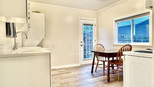 Photo - 208 E Harrison Ave