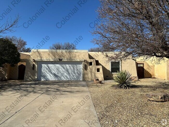 Building Photo - Spacious 3 bedroom, 2 bathroom home