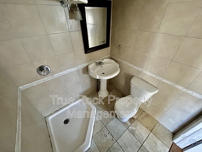 Photo - 531 1/2 W 9th Apt E