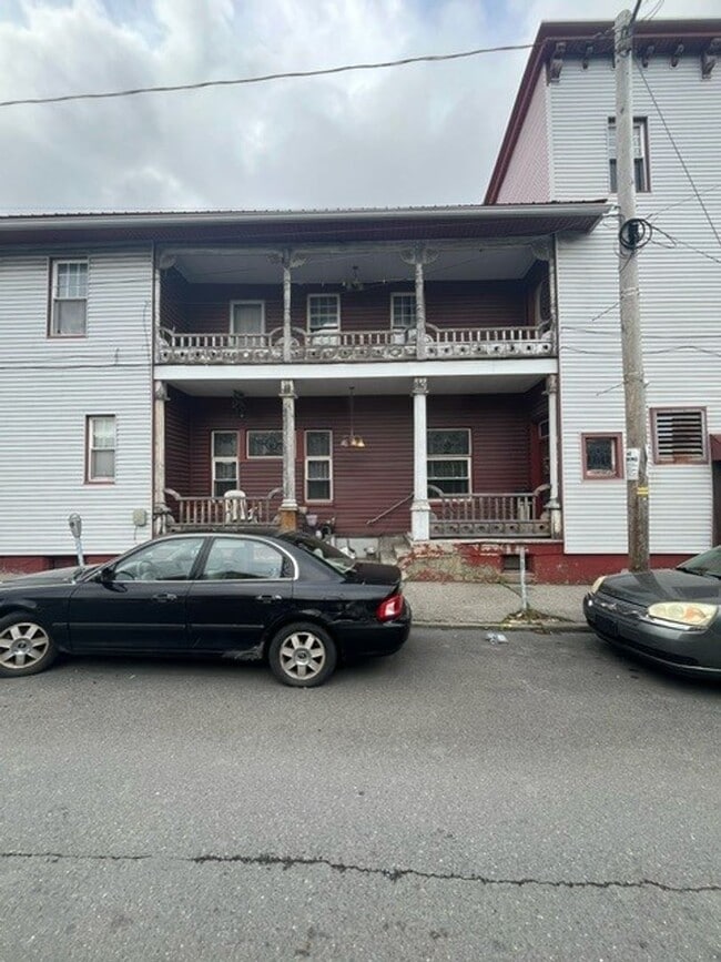 Photo - 4 Spring Garden St Unit APT 2 - 2nd fl rear