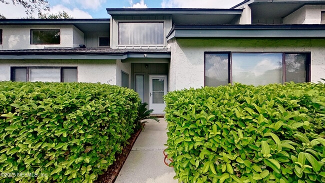 Building Photo - 9360 Craven Rd Unit 304 Rental