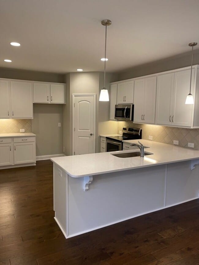 Photo - 3 Bedroom Townhome w/ 2 Car Garage