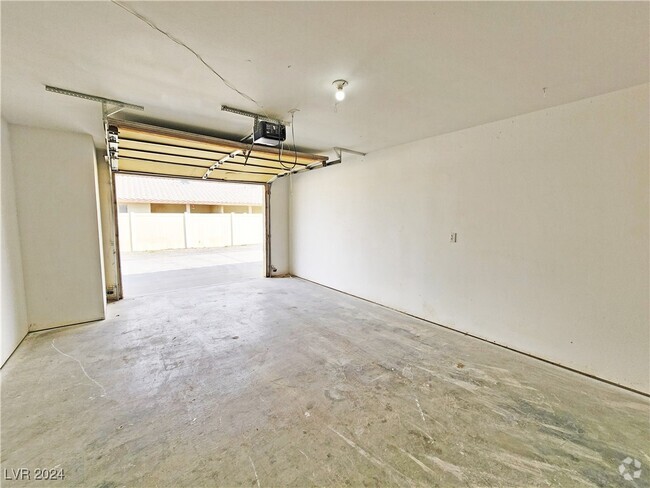 Building Photo - 1100 Quartzite Ave Rental