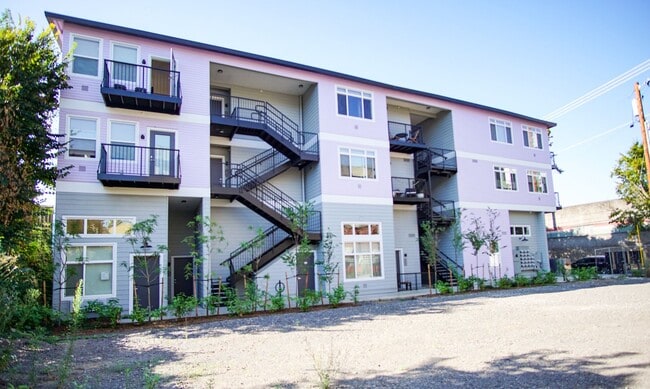 Building Photo - Bright Modern Studio with Tall Ceilings and Luxe Details! Unit 103