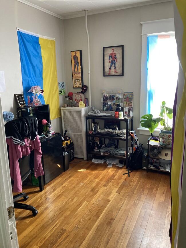 living - 1241 Western Ave Unit Albany-Guilderland 1 br.