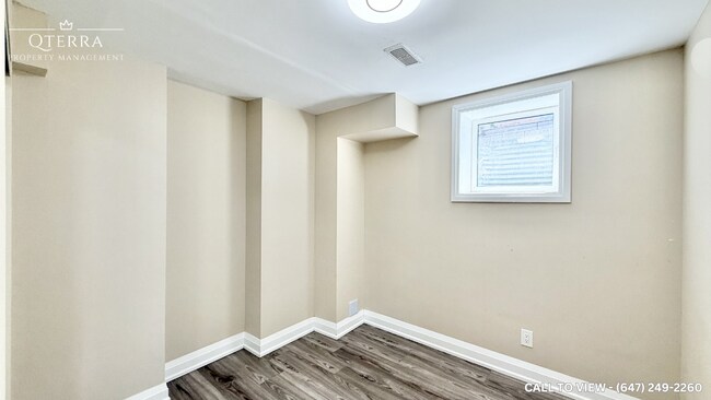 Photo - 3 Christine Elliott Av