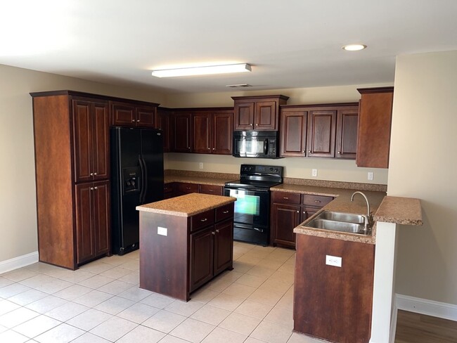 Photo - 202 Scarlett Ln