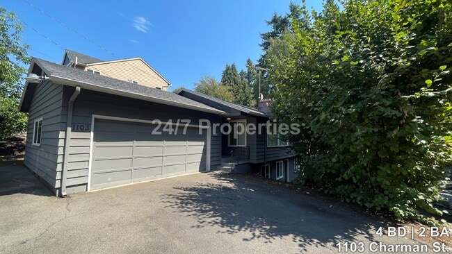 Building Photo - Spacious 4BD I 2BA Home w/ Separate Living...