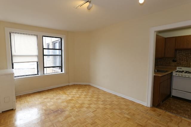 Photo - 744 W Belmont Ave Unidad 604