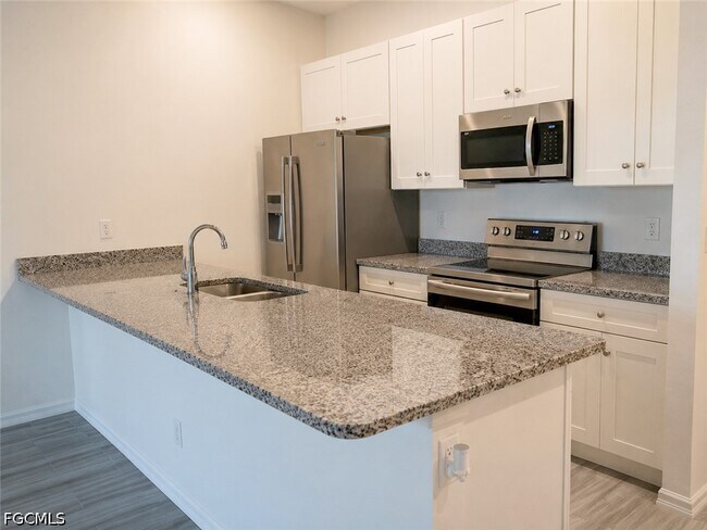 Photo - 517 NE 24th Pl