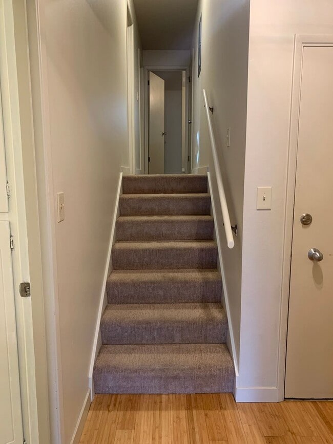 Photo - 2BR/1.5 Bath in a quiet Fremont neighborhood - Private balcony and shared backyard! Unidad 1