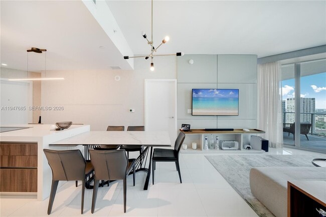 Photo - 851 NE 1st Ave Unidad 3408