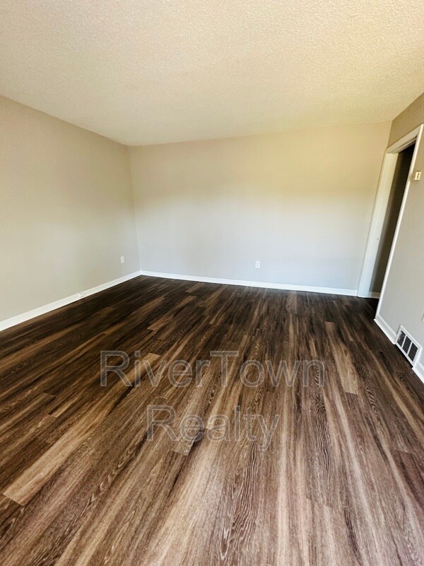 Photo - 2864 Whitney Ave