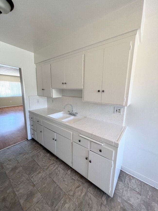 Acacia Apartments