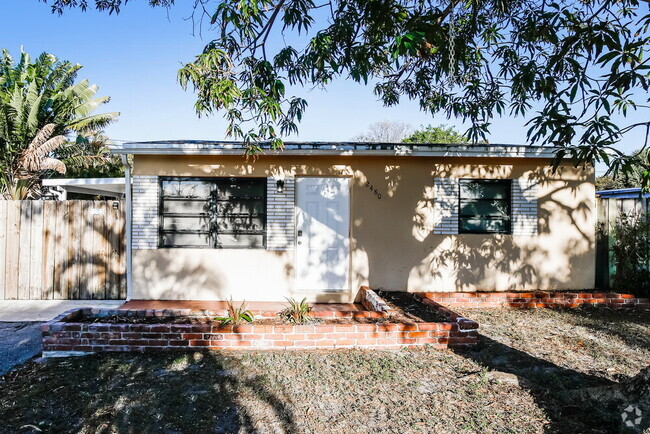 Building Photo - 2480 NE 12th Ave Rental