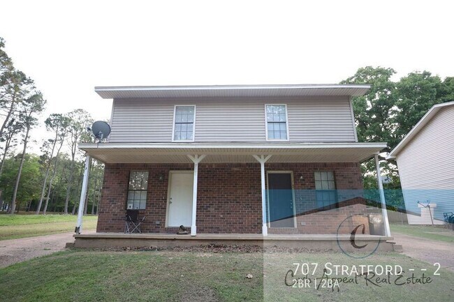 Building Photo - 707 Stratford Dr Unit 2