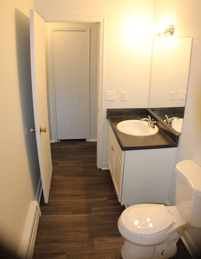 NEWLY RENOVATED BATHROOM - Oak Park Manor