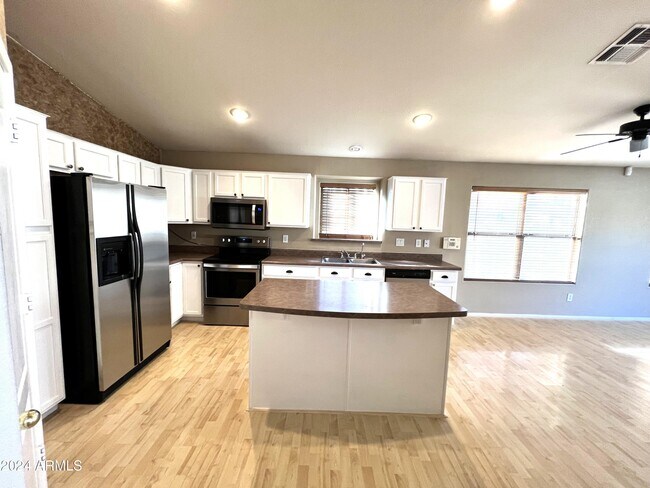 11210 E Pronghorn Ave