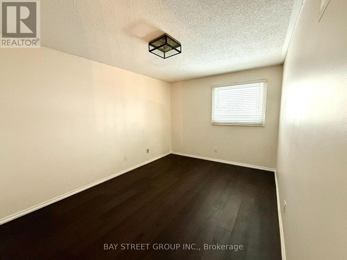 Photo - 4497 Longmoor Rd