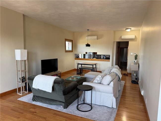 Photo - 287 Gregory St