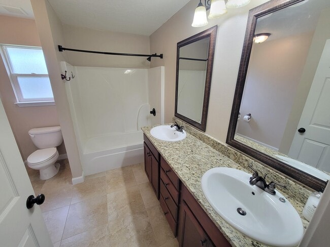 Photo - 712 Hazel Dr